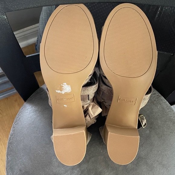 Dollhouse Womens Brown Faux
Leather Block Heels
NWOT - Picture 4 of 8